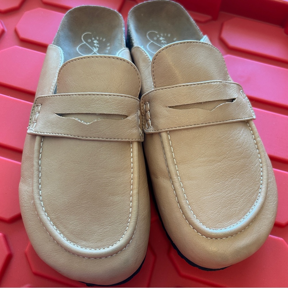 Oasis Society Women’s Slip-On Cork Bed Loafer, Size 8.5, Beige,‎ no box